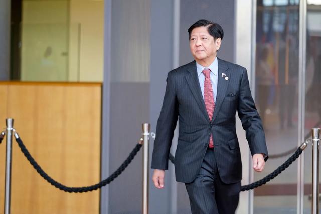 罗马诺：纽卡接近签下阿贾克斯18岁中场斯图尔，总价超2500万欧