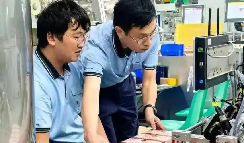 罗马诺：纽卡接近签下阿贾克斯18岁中场斯图尔，总价超2500万欧