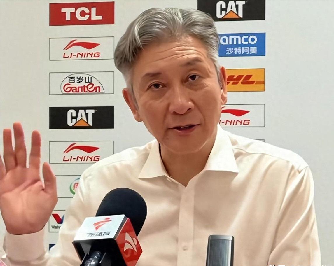 记者：费内巴切仍在和曼城谈阿克转会费，预计700万+150万镑