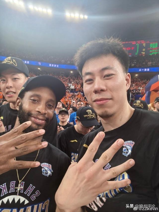 马刺全队力挺陷争议的福克斯