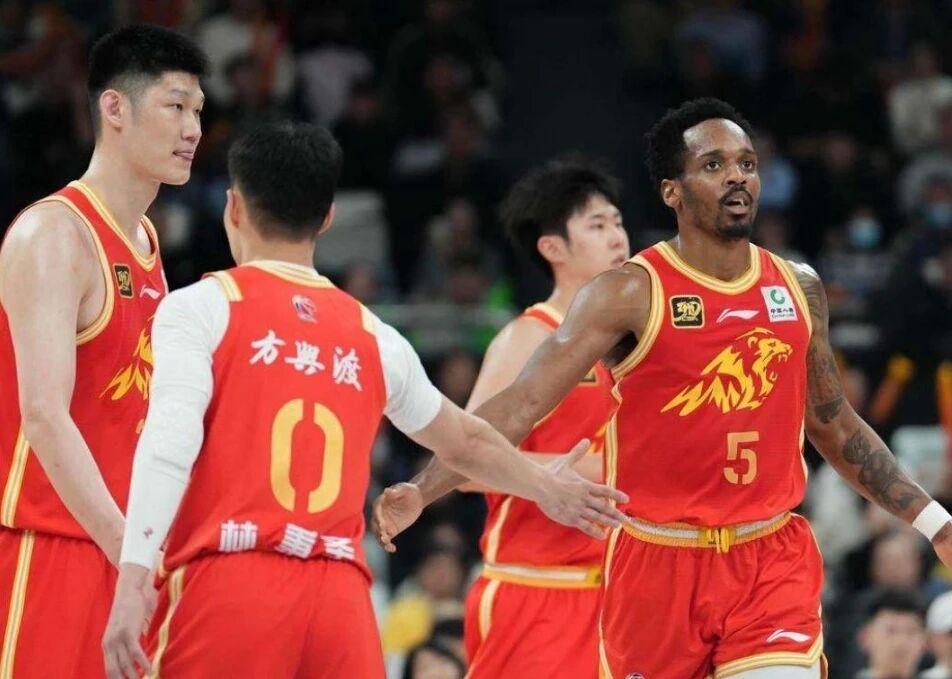 3年1.18亿美金!整整一年没打球!欧文变成香饽饽