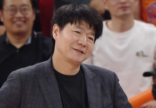 邓超带等等现场见证，尼克斯落后16分大翻盘，布伦森狂砍45分夺冠