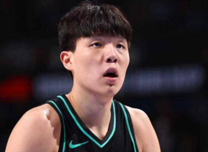 布伦森独扛45分！尼克斯时隔53年再捧NBA总冠军奖杯