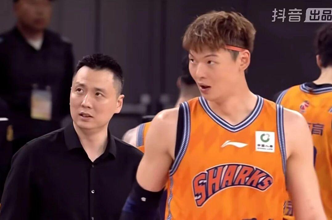 老鹰4年长约签下次轮秀,他确实是拿到了自己想要的合同?