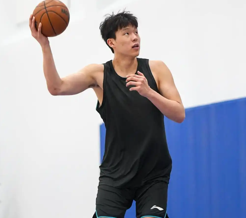53年后再夺总冠军!布伦森45分率队逆转马刺,尼克斯4