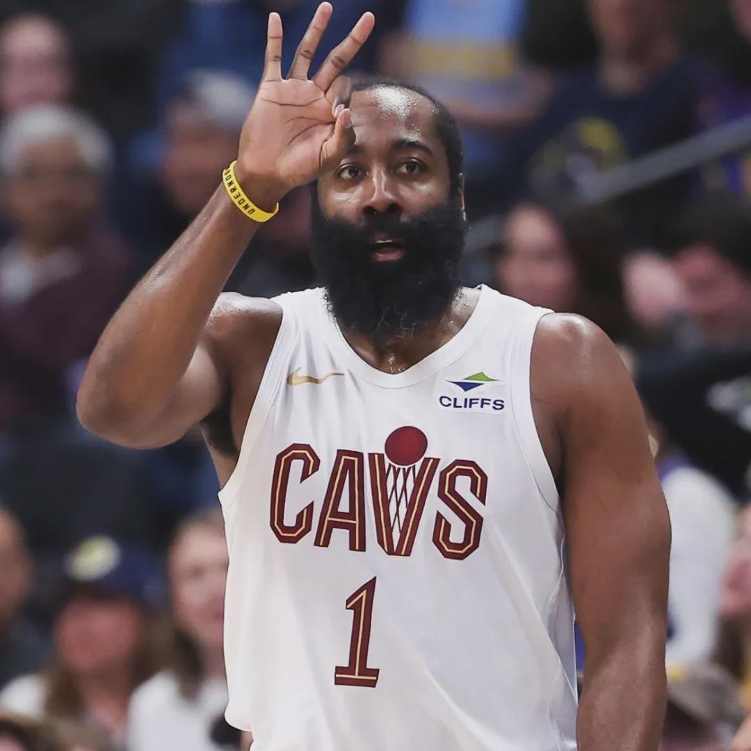 绝妙，湖人队新阵容被NBA评论员比尔·西蒙斯起绰号“Snowtime”