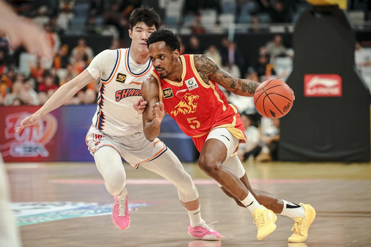 4年1.785亿!篮网要抢里夫斯,湖人该跟上吗?