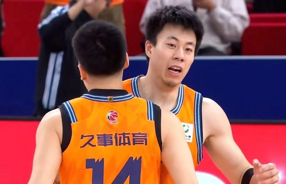 拉杜卡努一日两胜晋级决赛