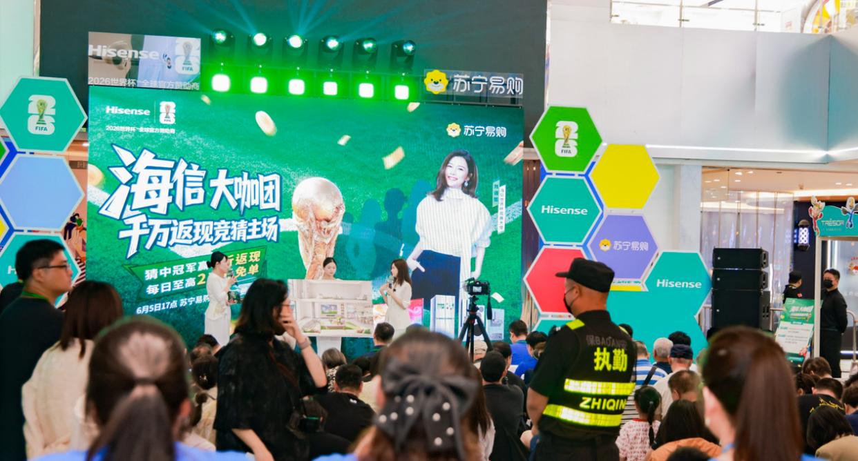 伊新战场外抗议盖过比赛本身
